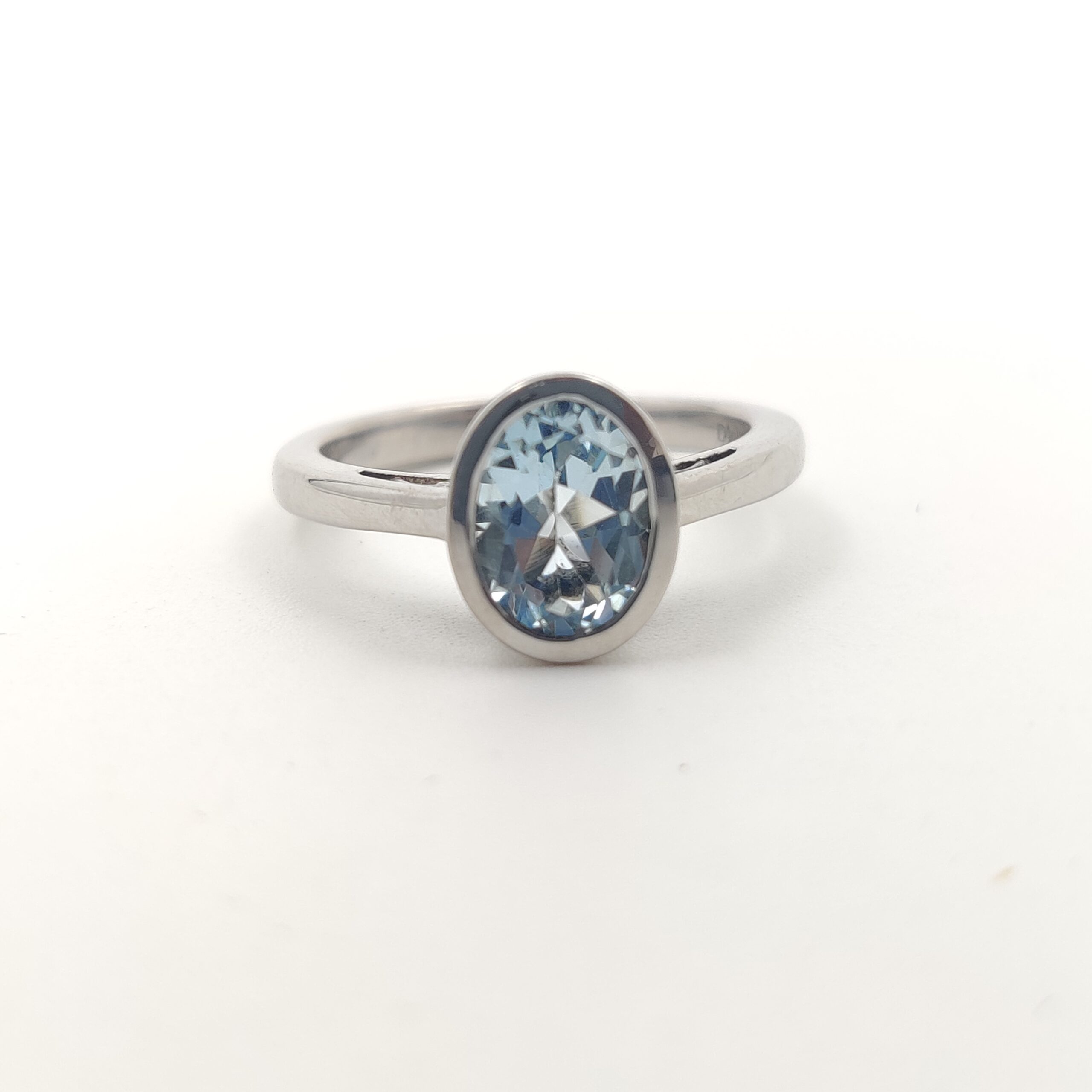 Aquamarine ring in 925 Sterling Silver